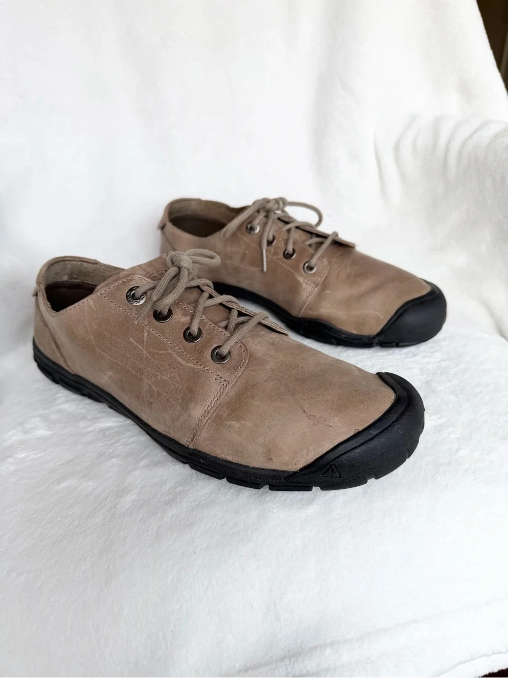 Keen Men's Casual Lace-Up Loafers in Taupe with Black Soles Size 11